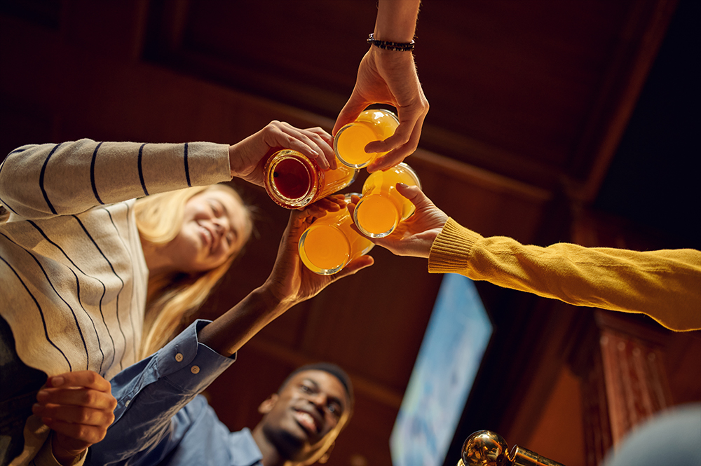 friends drinking beer